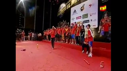 Шоуто на Пепе Рейна Spain celebration and Pepe Reina show [eng Sub.] World Cup 2010