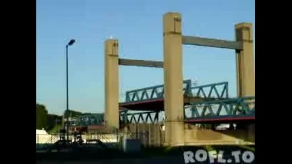 Гаден инцидент с мост и кораб 