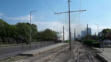 Кола се запали в движение в София