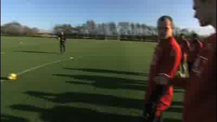 Official Video Betfair Manchester United crossbar challenge Rooney, Giggs, Neville & Fletcher xd 