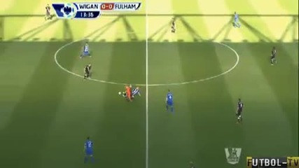 Фаулираха съдията в мача Уигън - Фулъм