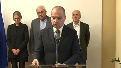 Гроздан Караджов подписа договорите за пътническите жп превози в страната