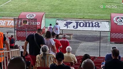 Фенове на Локо Сф напускат стадиона след третия гол на Етър