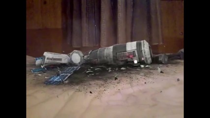 Сателит се разби в стаята ми!