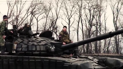 Новорусийската армия на тренировка с танк