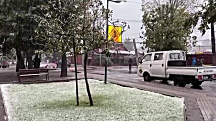 Рядко явление: Сняг падна в чилийската столица Сантяго