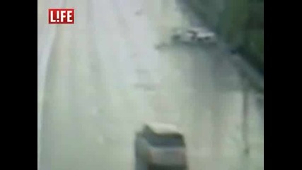 Audi R8 Loses It On Moscow Highway