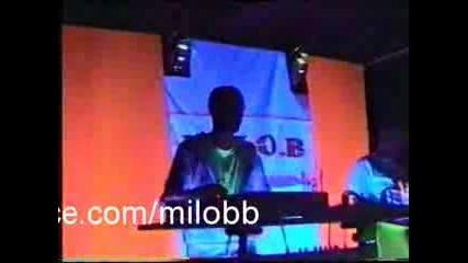 Milo B Vs Vista - Hold Me 2007 Live