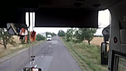 "Моята новина": Шофьор на автобус чопли слънчоглед