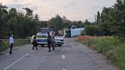 Кола се вряза в автобус в София, има жертва и тежко ранени