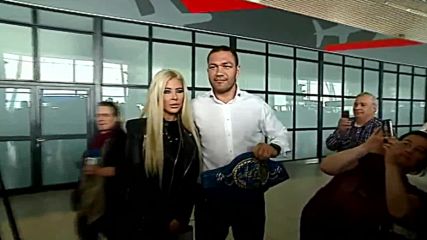 Андреа посреща Кубрат на летището в София 2016