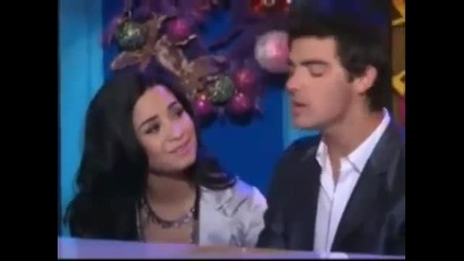 Demi Lovato & Joe Jonas - Коледен доет! 