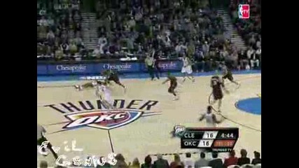 Lebron James Throws Down A Thunderous Dunk