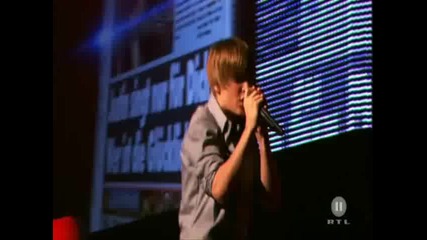 Justin Bieber - Love me [ Live ] .. избират момиче от публиката