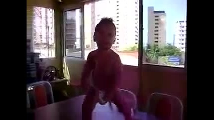Бебе танцува Кудуро ... Смях