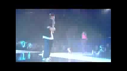 Rihanna-Dont Stop The music(Live)