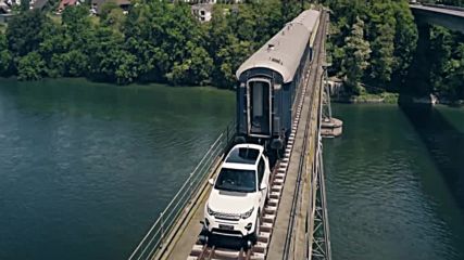 Land Rover Discovery издърпа 100-тонен влак