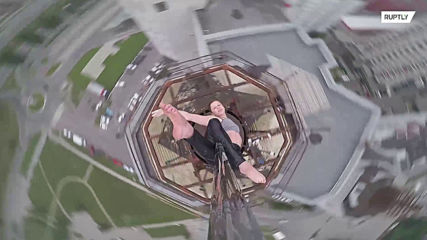 Extreme pole dancer Marina Korzhenevskaya dazzles Voronezh with high-rise stunt.