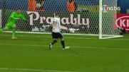 Бастиан Швайнщайгер с гол във вратата на Украйна