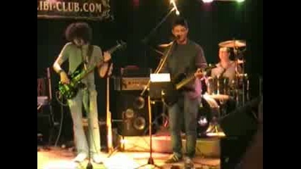 Toto The Road Goes On