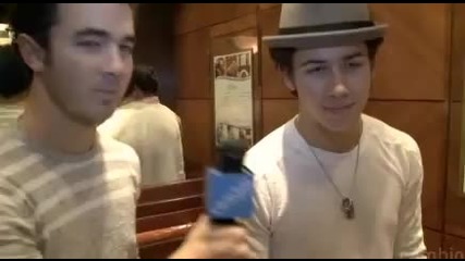Jonas Brothers поздравяват феновете си в Лима (перу) 