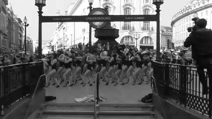 Beyonce 100 Single Ladies Flash - Dance Piccadilly Circus, London for Trident Unwrapped2 