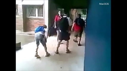 Victim Fights Back In Nsw Sydney School _ 'casey' Човека се заяде и накрая го изяде