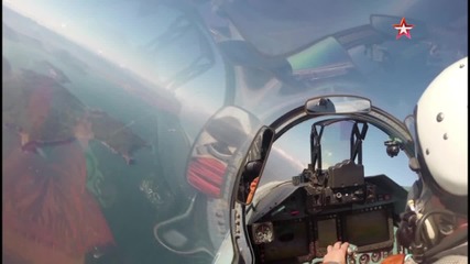 Су-35 симулация на въздушен бой - кадри от кабината.