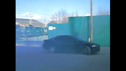 Skromno Bmw pali gumi