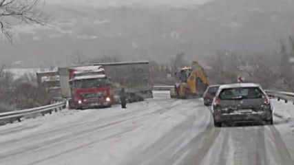 Аварирали тирове на главен път Разград-Русе