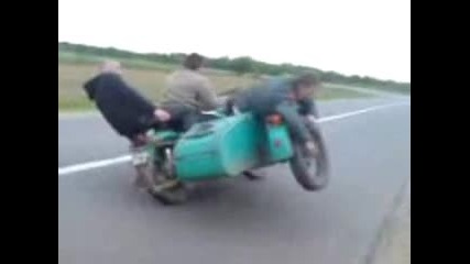 Смяна на гума в движение 