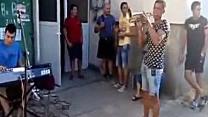 Така се започва с Флигорна пред Блока докато Хората ти се радват Народно без фалшиви Смс по бтв!!!