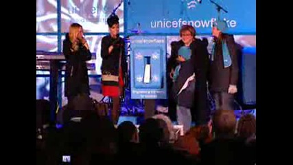 Rihanna на церемония за компанията unicef & Gucci[live in new york]