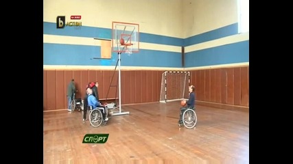 Първият български отбор по баскедбол за хора в инвалидни колички