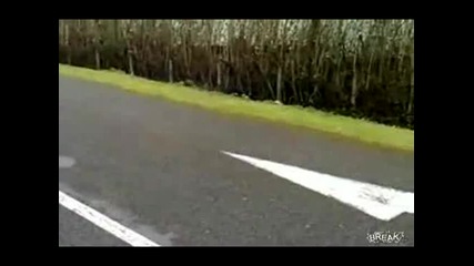 идиот се пребива с мотор