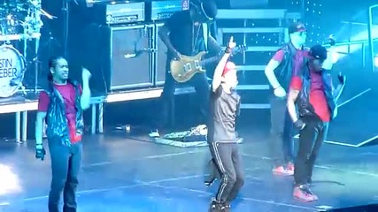 Amazing! Justin Bieber - One Time ( Paris Live )