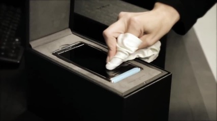 Създаване на стил, създаване на необикновен телефон: The Making of the Vertu