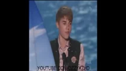 Justin Bieber Wins The Male Artist Award At The 2011 Teen Choice Awards