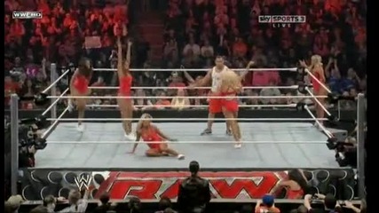 Wwe Raw 12.04.2010 Хорнсуогъл спасява Сантино Марела от задушаване! 