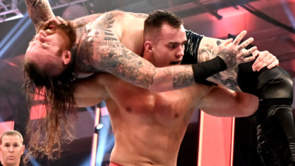 Aleister Black vs. Austin Theory – Money in the Bank Qualifying Match: Raw, April 20, 2020