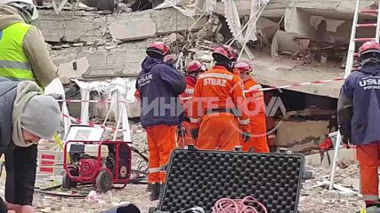 Акция в турския град Бесни: Български пожарникари доловиха сърдечен ритъм в рухнала сграда