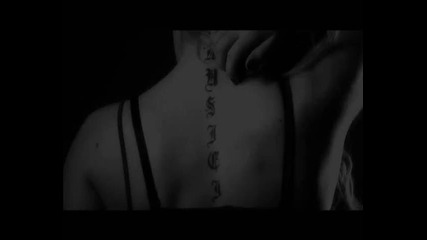 Expose trailer