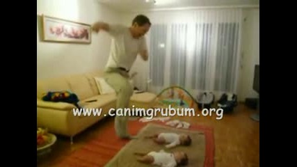 Смешен баща с децата си - Луд смях