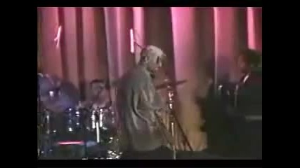 Throwback Performance Of The Week: 2pac Singing For His Moms On Mothers Day!