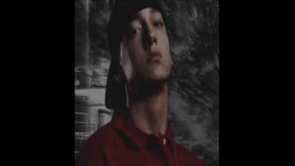 Луд и неуморим !! Еминем - On Fire { Recovery 2010 }