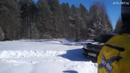 Руснаци тестват в около 50-60 см. сняг Лада Нива и Toyota Land Cruiser L200