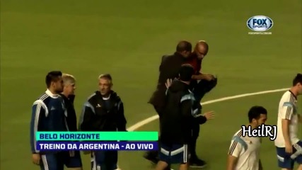 "фалшив" Роналдиньо изненада Меси на тренировка