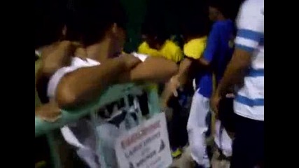 Момче си чупи врата докато танцува 