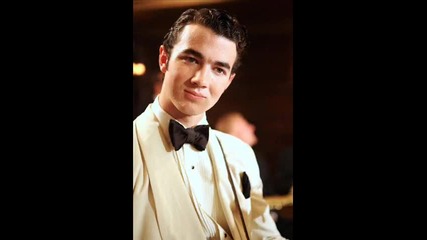 200 снимки на Kevin Jonas за 47 секунди