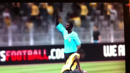 Fifa 11 Bug!! Referee hasnt a Card in his Hand!!! 